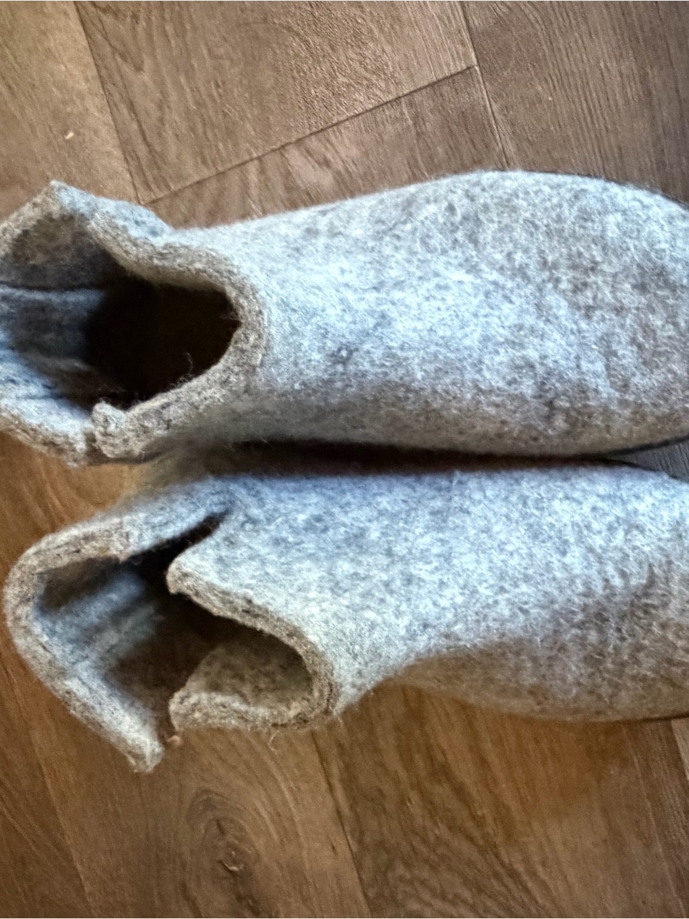 Women's Gray Felt Slip-On Slippers - Soft Indoor Comfort